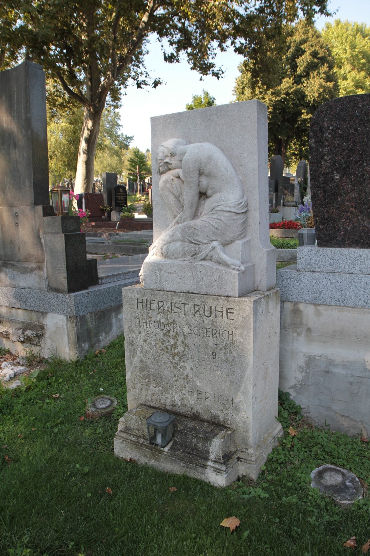 Theodor%20Escherich%27s%20tomb%2C%20Vienna%20-%2004.JPG